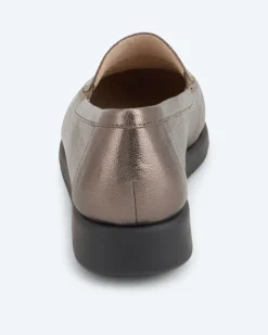 Slipper mit Krokodetails