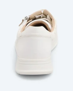 Sneaker mit Blumenspitze