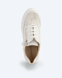 Sneaker mit Blumenspitze
