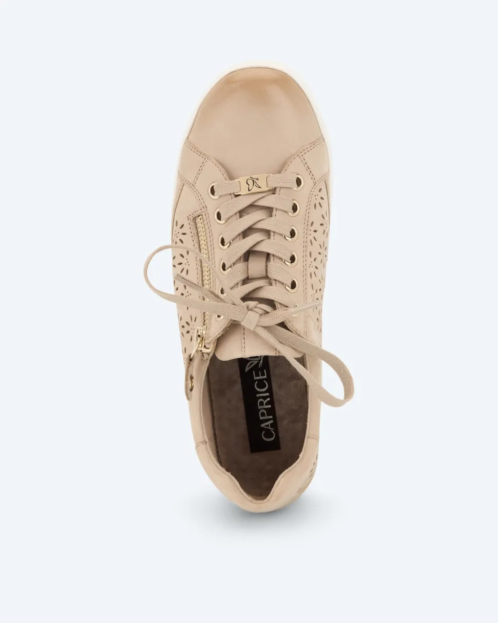 Sneaker mit Perforation